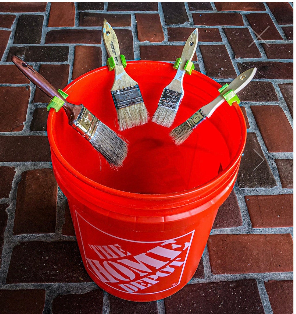 Paint brush bucket brush holder paint brush stand